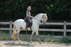 Montare a cavallo all'aria aperta - Cascina Giardino